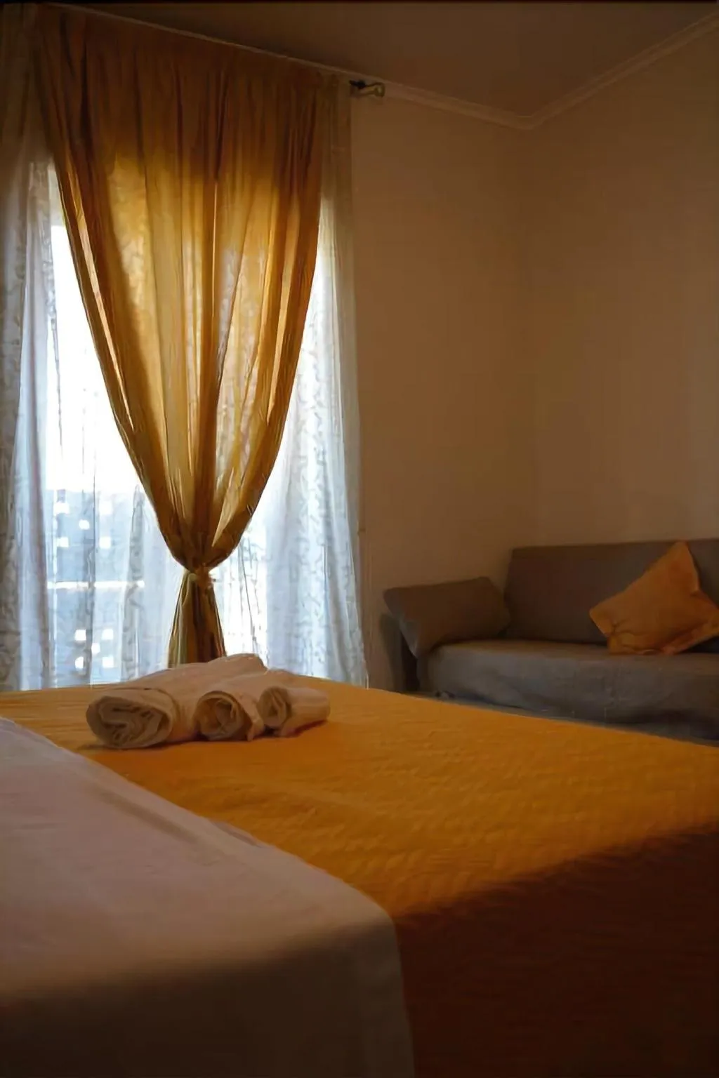 Room, Home To Fly, Naples