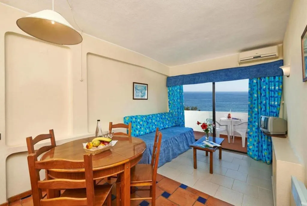 APARTMENT SEA VIEW TWO BEDROOMS Room, Cheerfulway Ouravista, Algarve