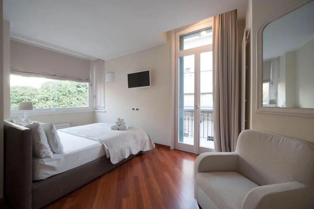Room, Thea Monza, Milan