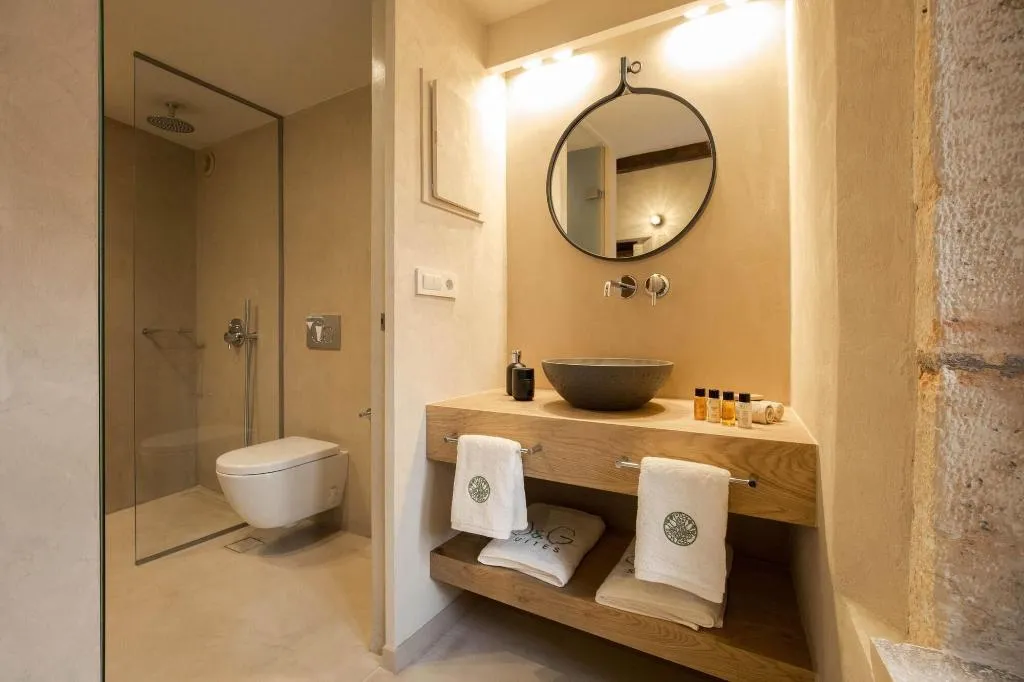 Room, J&G Suites, Crete