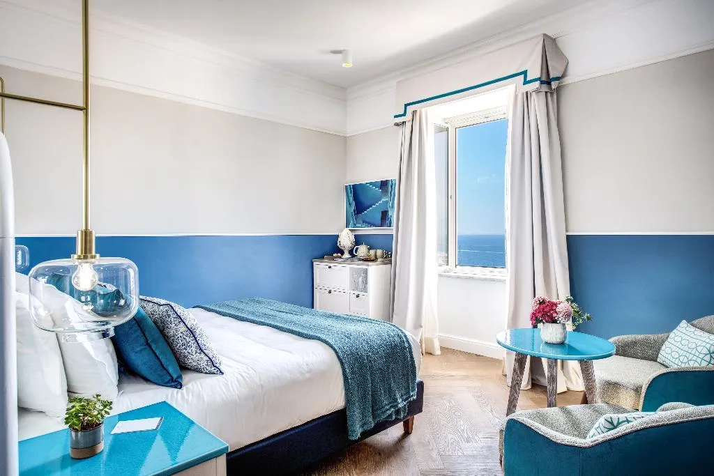 DOUBLE DELUXE SEA VIEW Room, Hotel Mediterraneo Sorrento, Naples