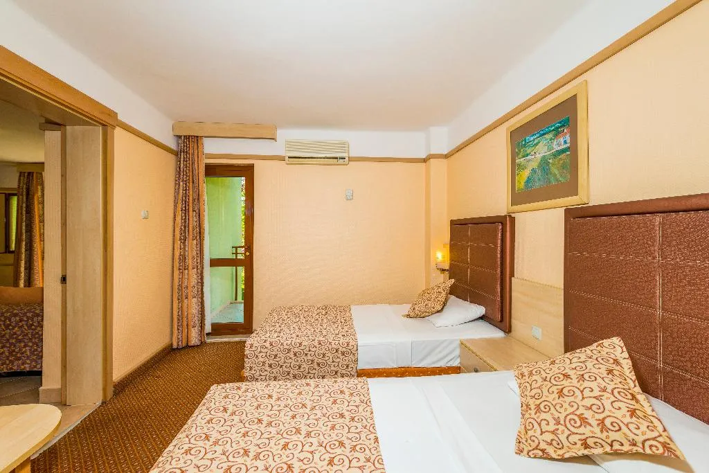 FAMILY ROOM CAPACITY 6 Room, Vonresort Golden Beach, Antalya