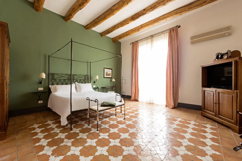 FAMILY ROOM STANDARD Room, Relais Regina Giovanna, Naples