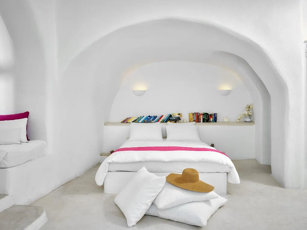 DOUBLE SUPERIOR POOL VIEW Room, Finikia Memories (ex Finikia's Place), Santorini