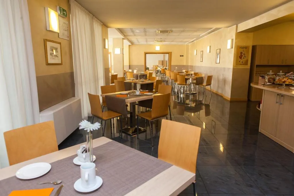 Restaurant, Palace Hotel Zingonia, Milan