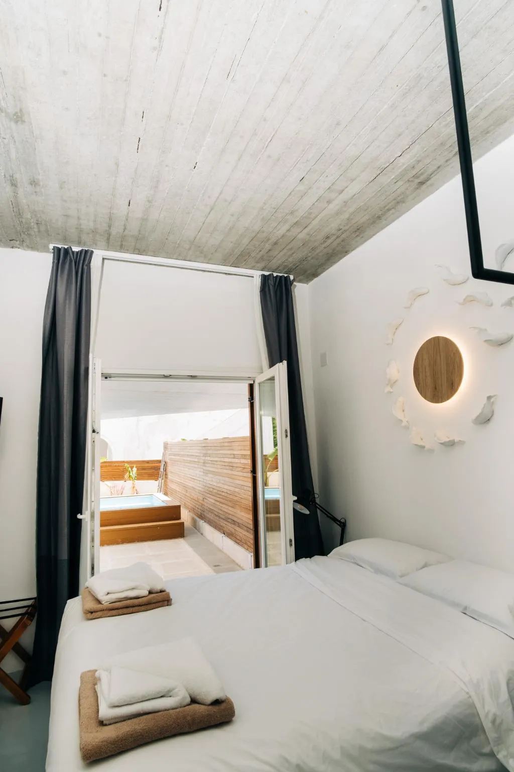 SUITE DELUXE WITH JACUZZI Room, Mesanto Luxury Suites, Santorini