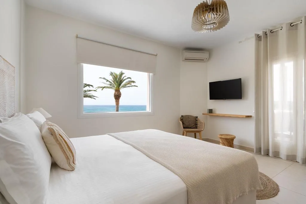 SUITE WITH JACUZZI Room, Finikas Hotel Naxos, Mykonos