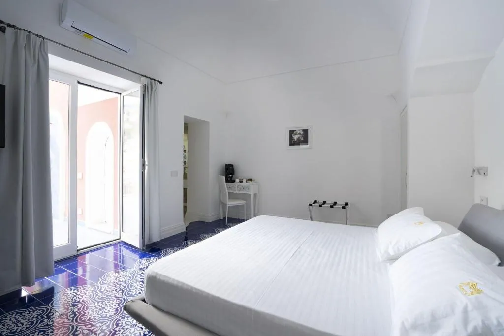 DOUBLE TWO QUEEN BEDS Room, Villa Magia, Naples