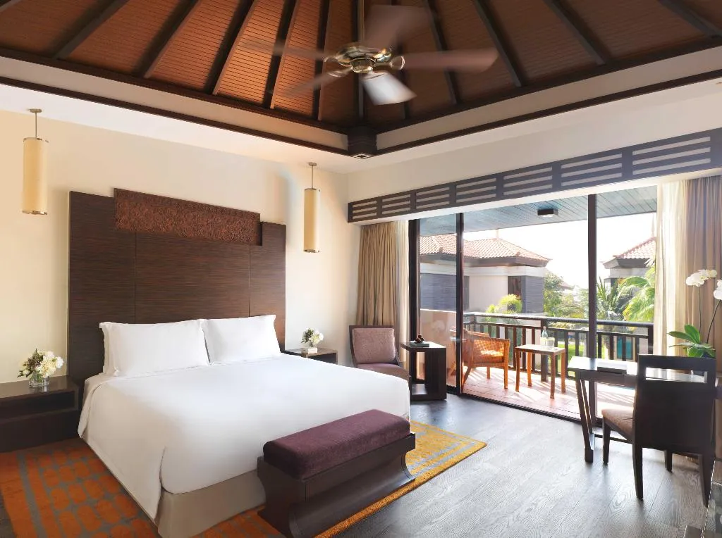 Double or Twin LAGOON VIEW Room, Anantara The Palm Dubai Resort, Dubai