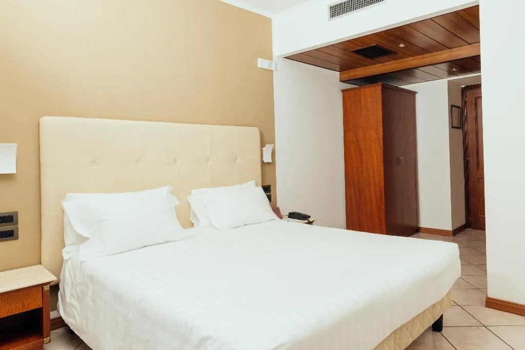 Double or Twin basement Room, Grand Hotel Telese, Naples
