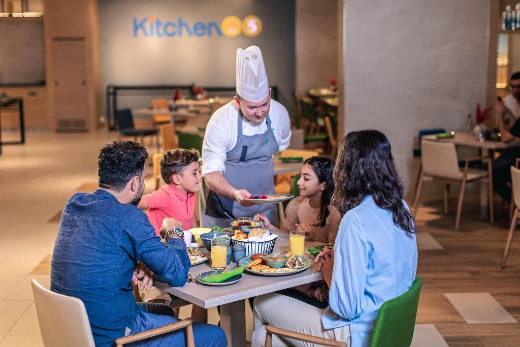 Restaurant, Holiday Inn Hotel & Suites Dubai Science Park, Dubai