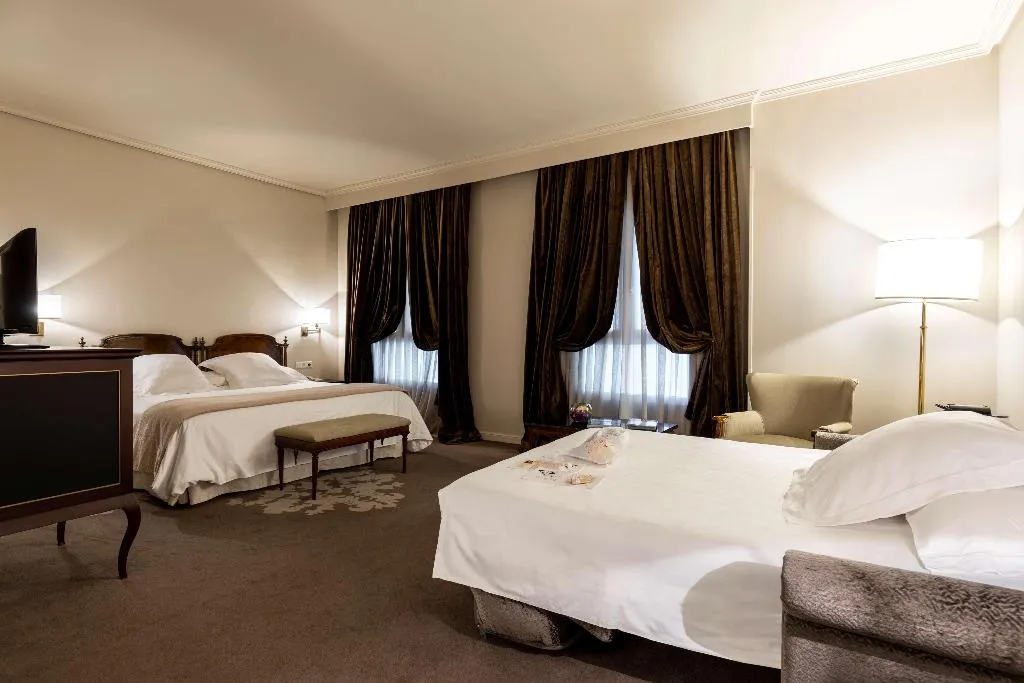 FAMILY ROOM STANDARD Room, Wellington Hotel & Spa Madrid, Madrid