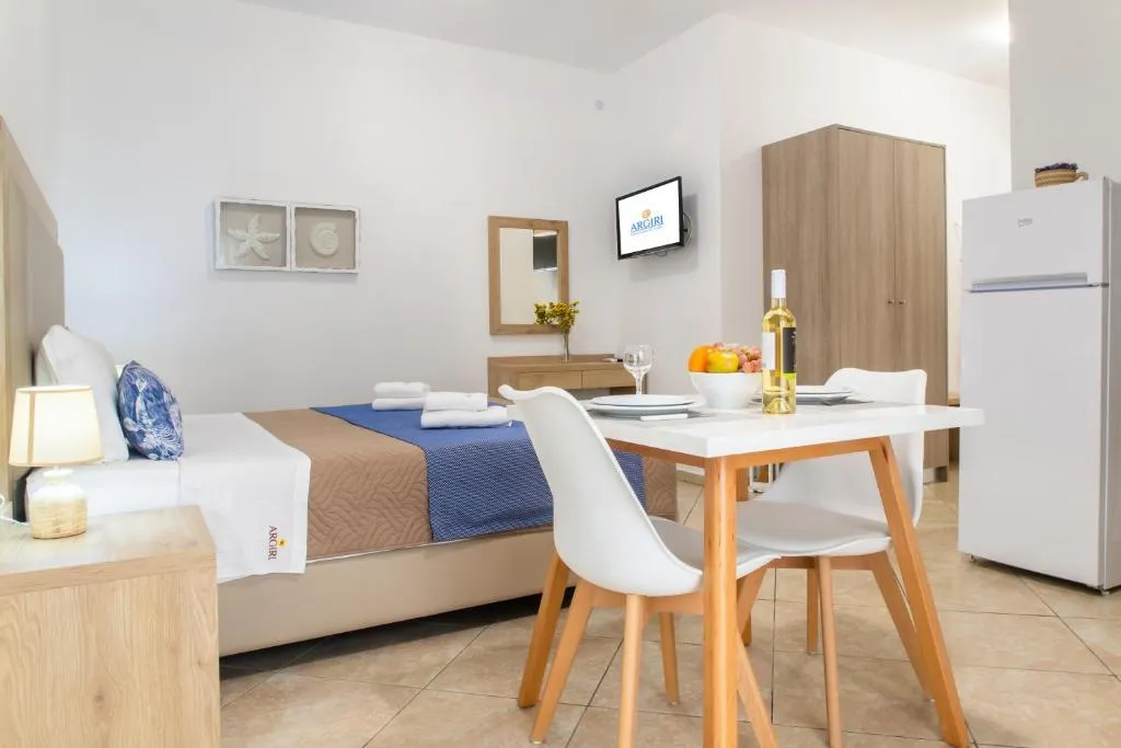 STUDIO ONE BED Room, Argiri Apartments & Suites, Crete