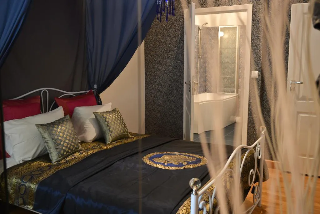 APARTMENT CAPACITY 5 TWO BEDROOMS Room, La Gioia Magic Orient Apartments, Krakow