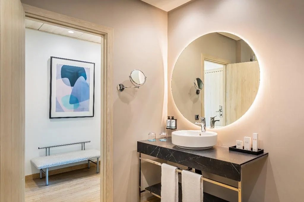 JUNIOR SUITE STANDARD Room, Occidental Sevilla Viapol, Seville