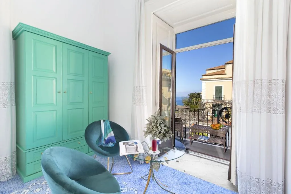 Room, Piazza Tasso B B, Naples