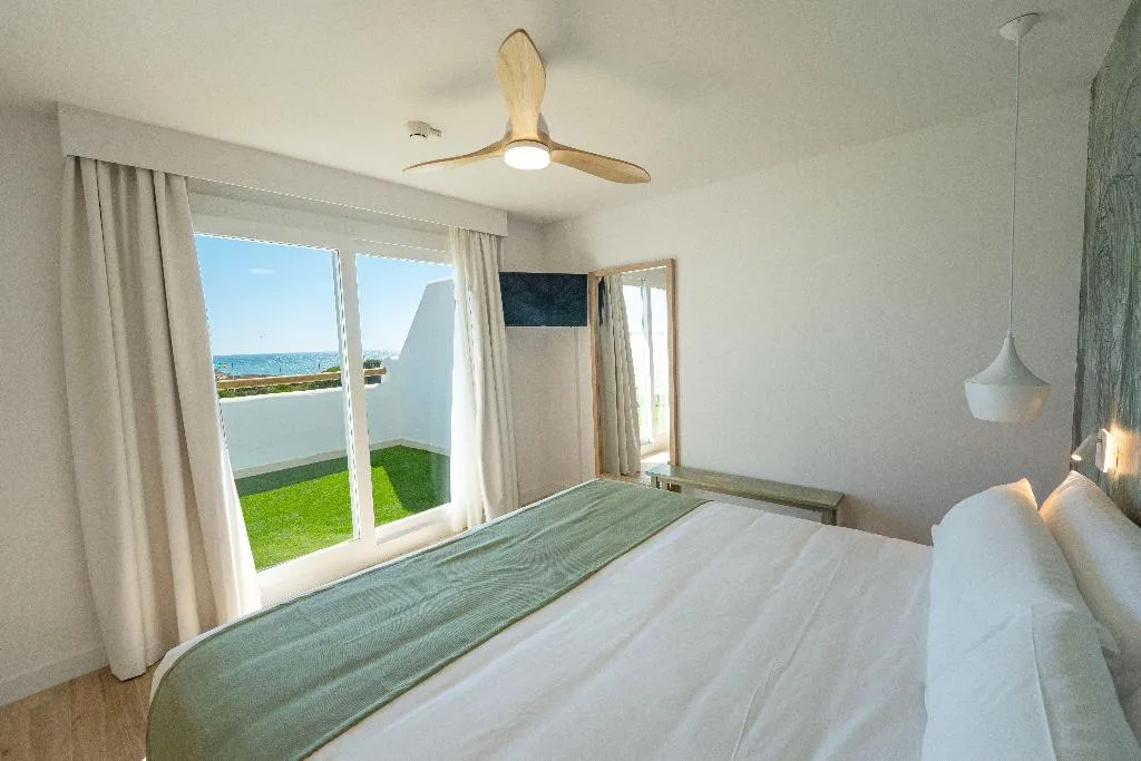 APARTMENT SEA VIEW ONE BEDROOM Room, Punta Candor Suites, Costa De La Luz