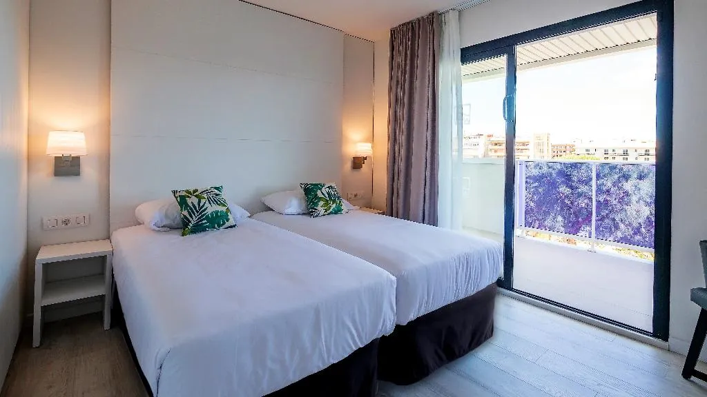 FAMILY ROOM STANDARD Room, Golden Port Salou & Spa, Costa Dorada
