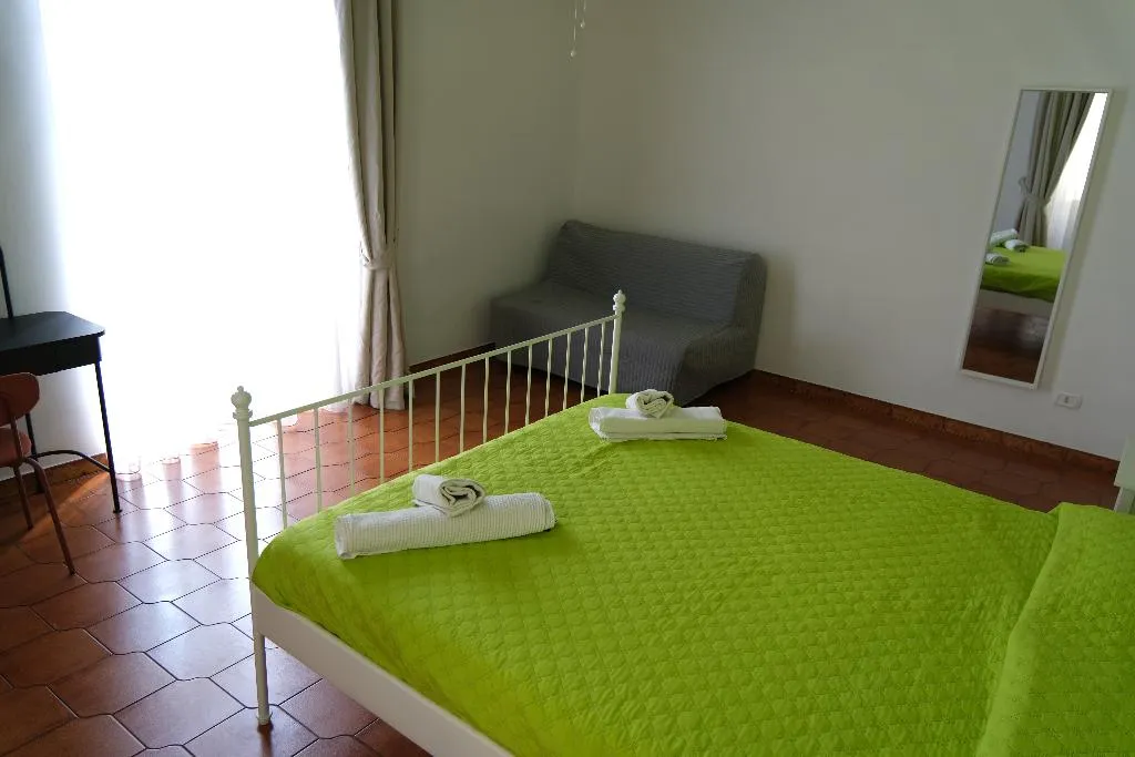 QUADRUPLE CLASSIC DELUXE Room, B&B Tarumbò, Naples