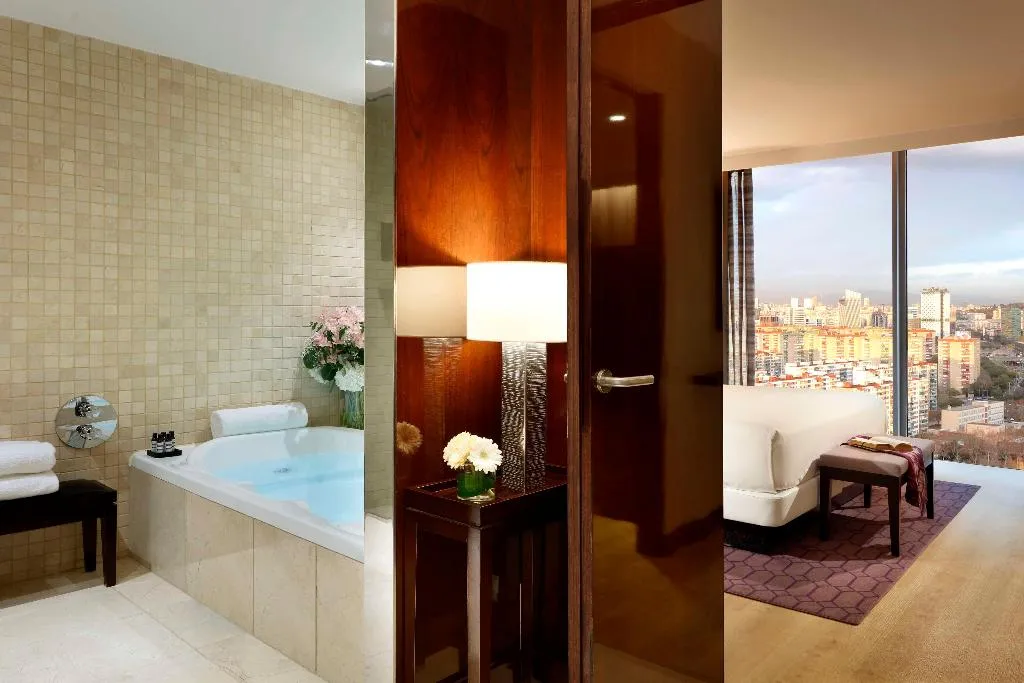 SUITE EXECUTIVE KING BED Room, Hyatt Regency Barcelona Tower, Barcelona