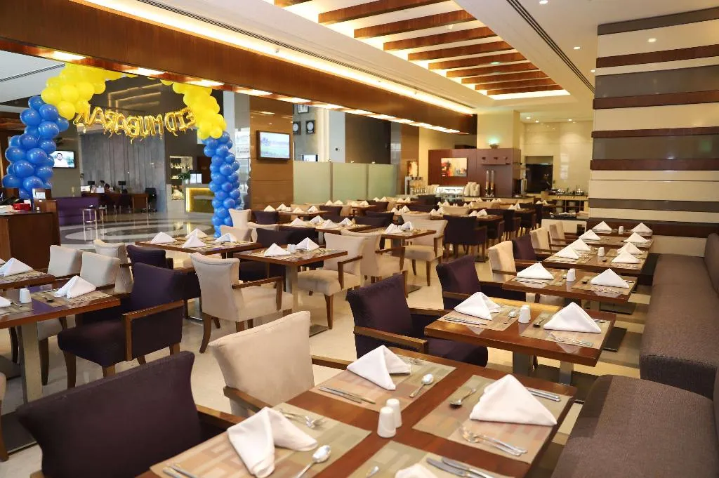 Restaurant, Golden Tulip Media Hotel, Dubai