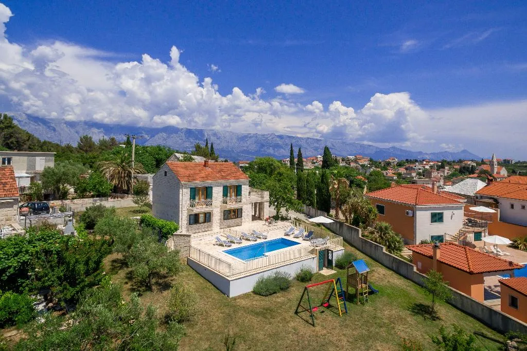 VILLA FOUR BEDROOMS WITH PRIVATE POOL Room, Villa Vjeka, Split