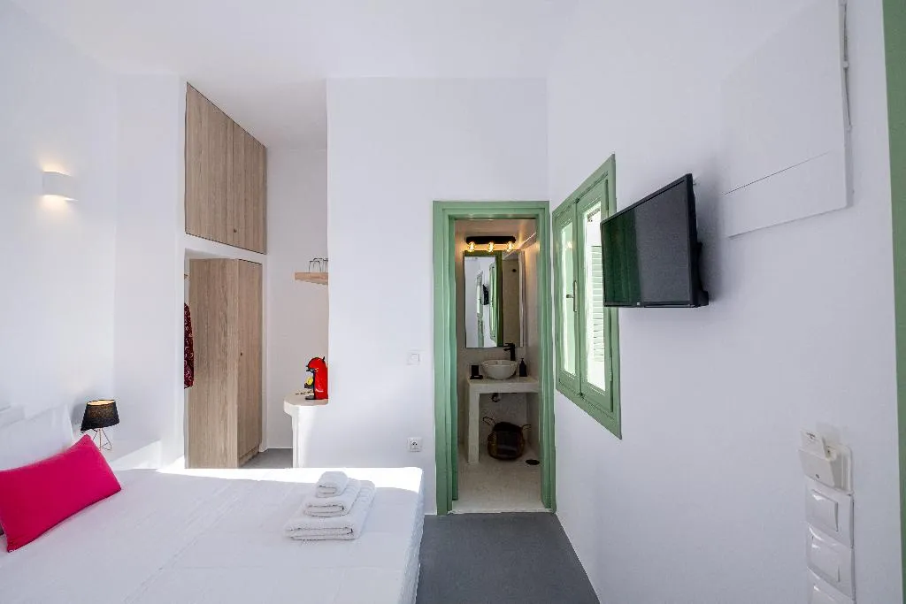 HOUSE TWO BEDROOMS TWO BATHROOMS Room, White Orchid Cave House & Studio, Santorini