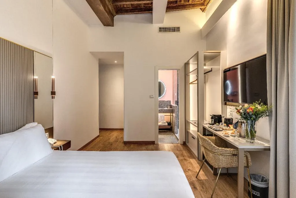 Double or Twin DELUXE WITH BALCONY Room, Relais Trevi 95 Boutique Hotel, Rome