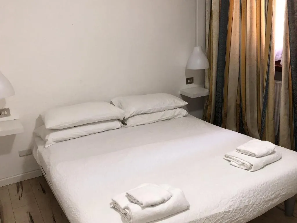 Room, Hotel Canarino, Milan