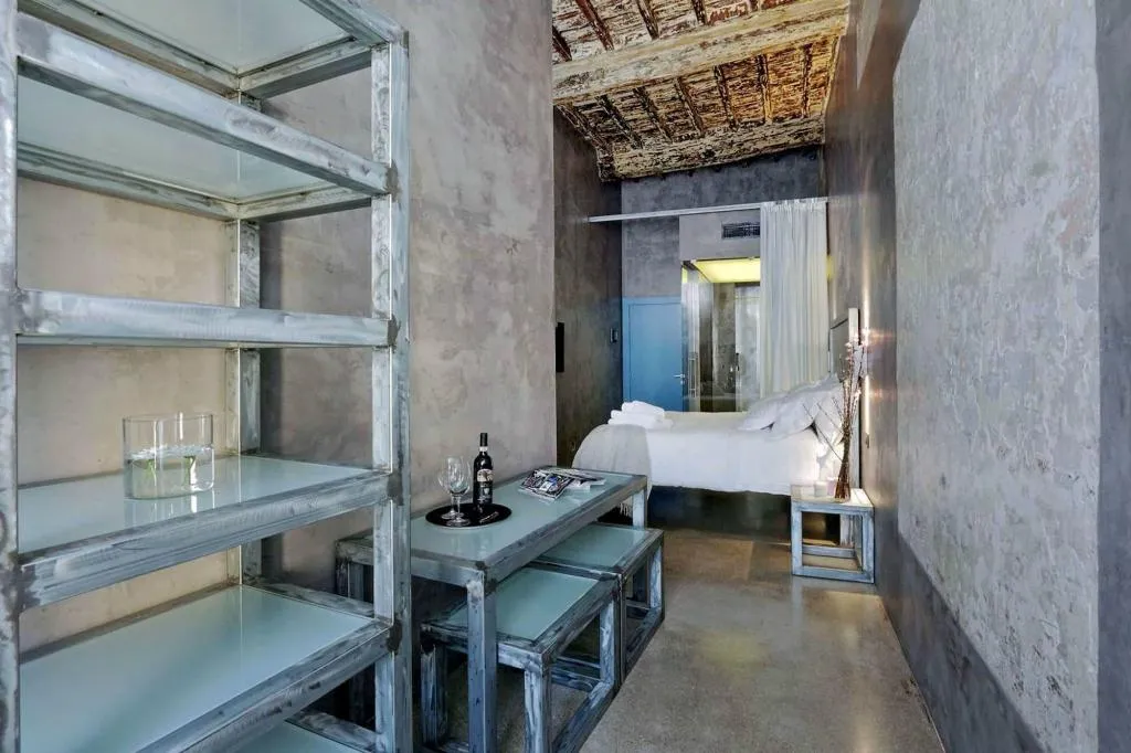 Room, Mama's Home Rome, Rome