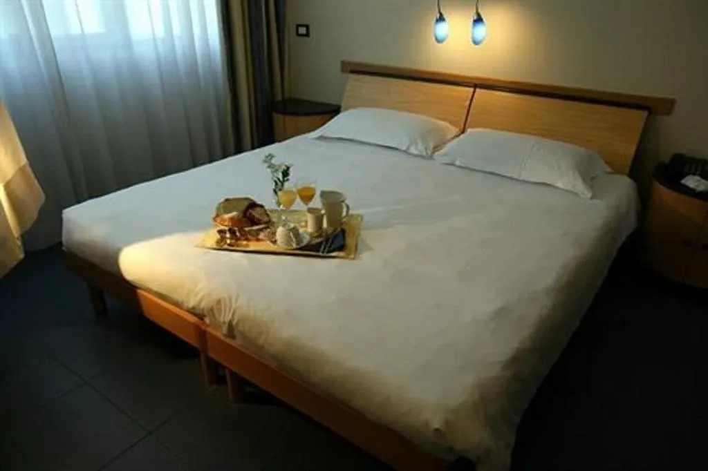 DOUBLE BASIC Room, Sotel Nomentana, Rome