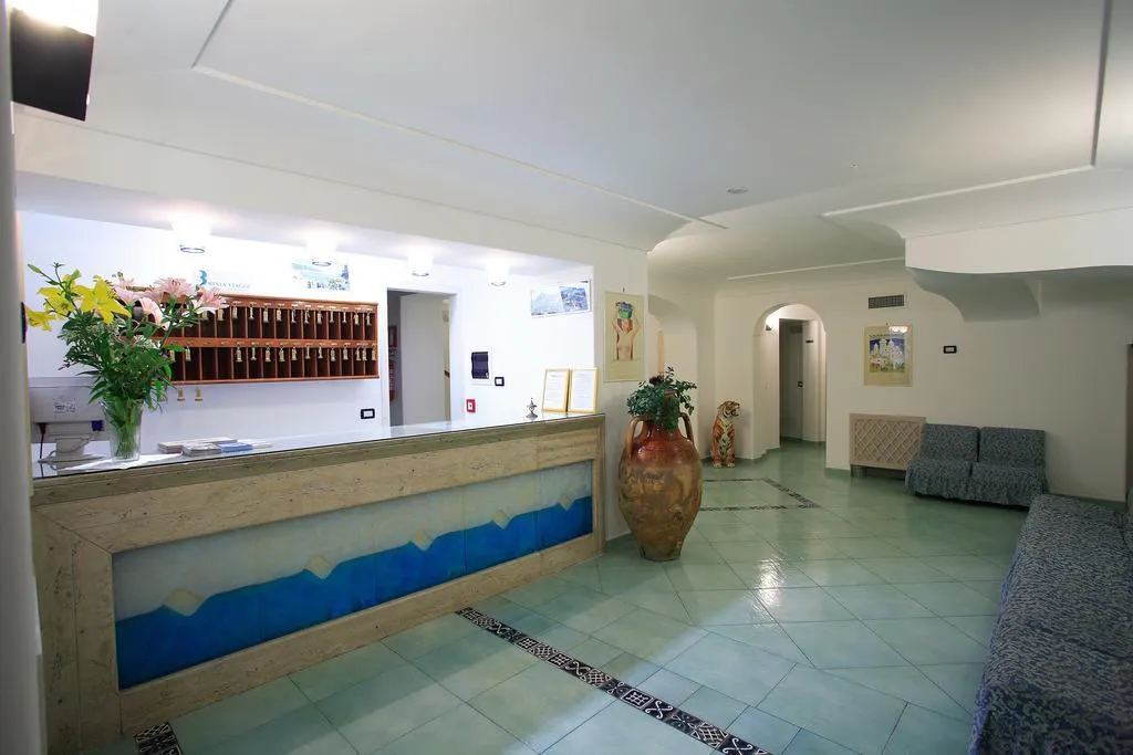 Lobby, Albatros, Naples