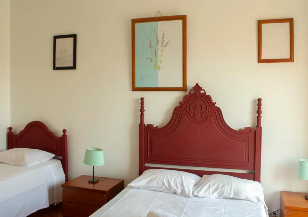 TRIPLE WITH SHARED BATHROOM Room, Well’Come! to The Backyard House, Algarve