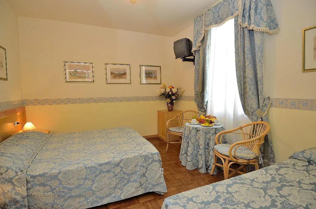 QUADRUPLE STANDARD Room, Villa Angelica, Venice