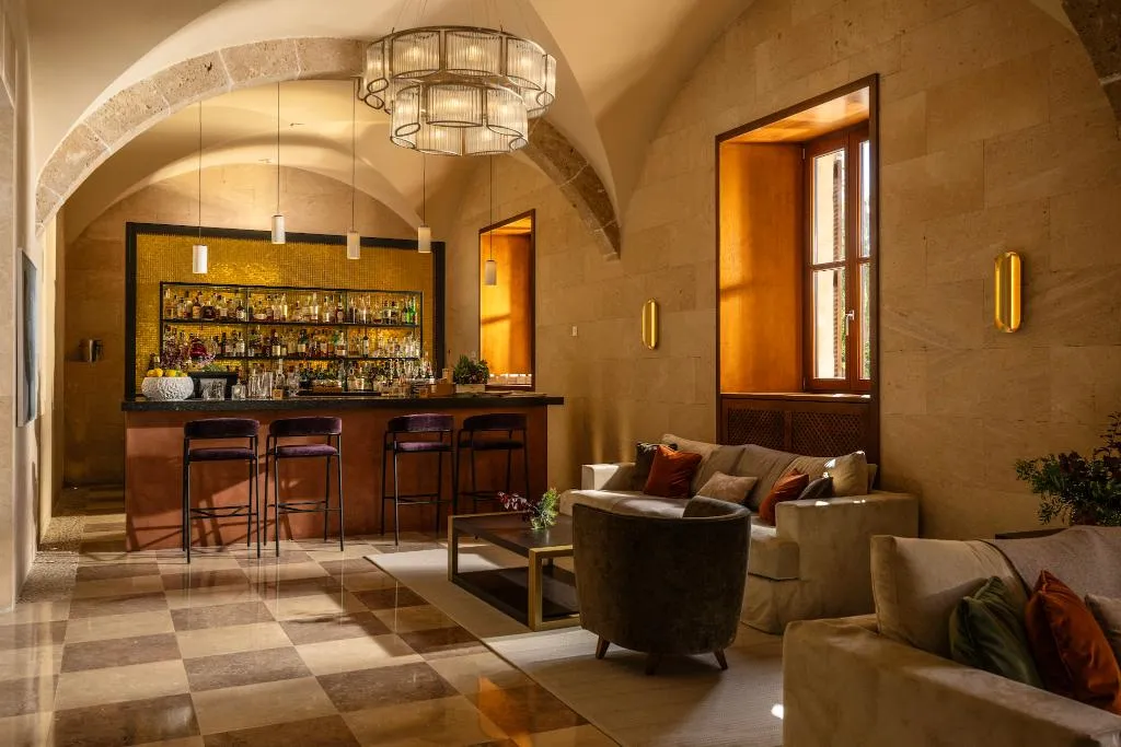 Bar, Castell Son Claret, Majorca