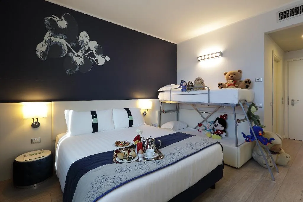 DOUBLE QUEEN SIZE BED Room, Holiday Inn Milan Nord Zara, Milan