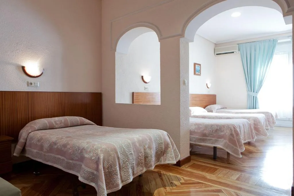 Room, Hostal Zamora, Madrid