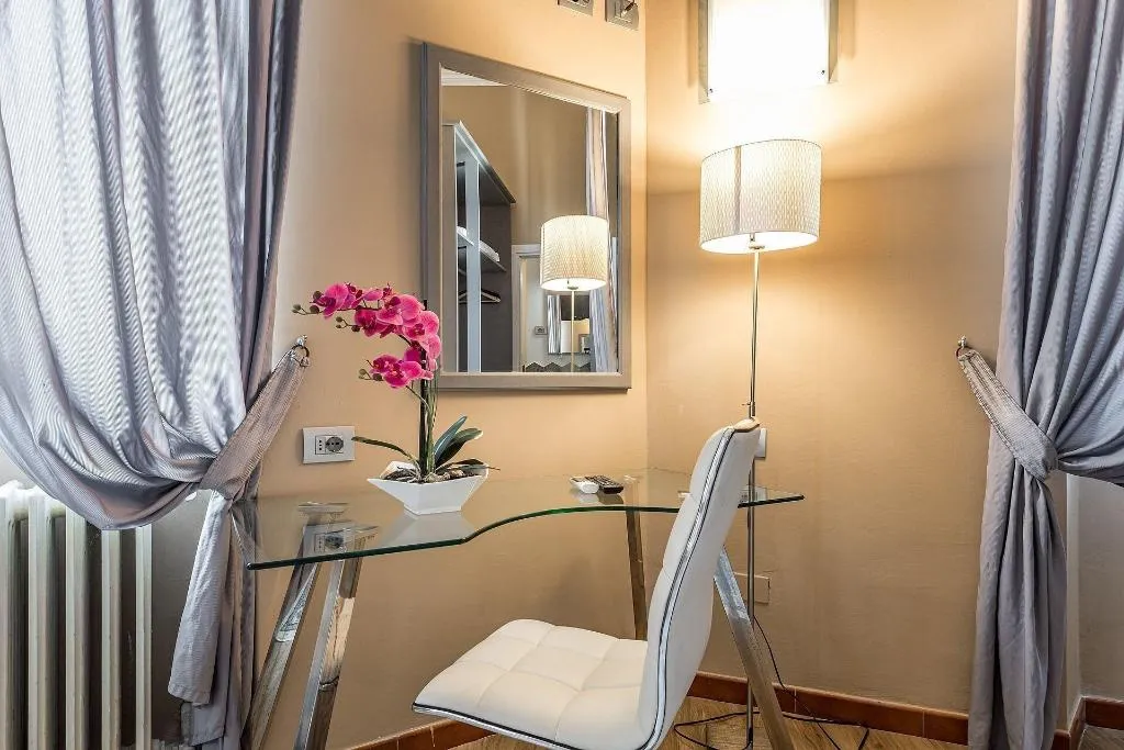 Room, B&B My Way, Florence