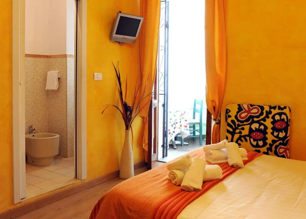 Room, Matlis, Alghero