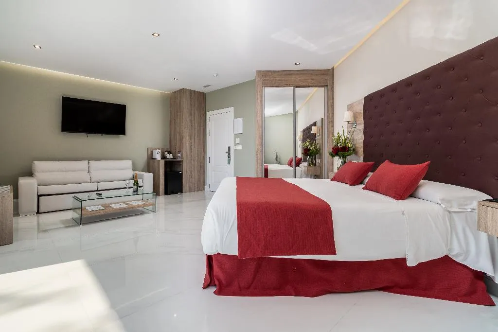 JUNIOR SUITE CAPACITY 3 Room, Los Arcos, Costa Del Sol