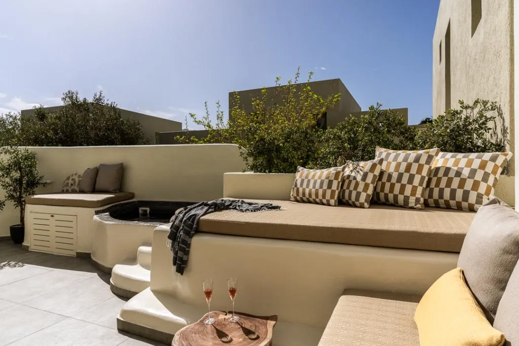 JUNIOR SUITE WITH JACUZZI Room, Aeon Suites by Mr and Mrs White, Santorini