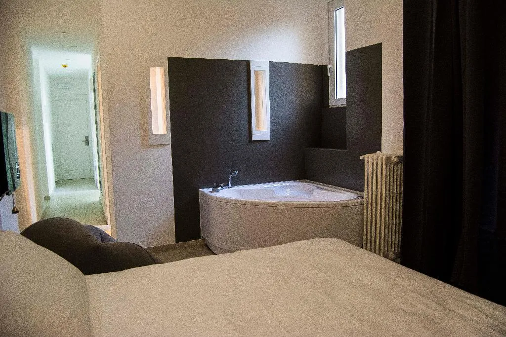 TRIPLE STANDARD Room, Boutique Duomo, Milan