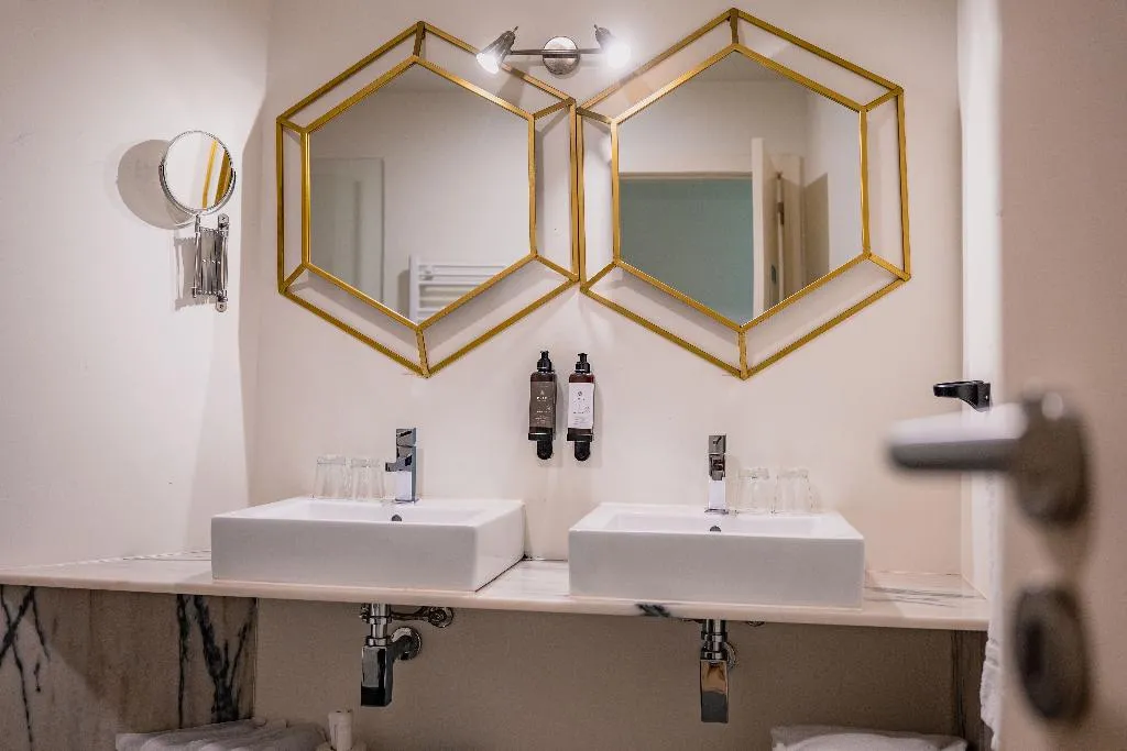 FAMILY ROOM TWO BEDROOMS ONE BATHROOM Room, Monte Belvedere Hotel By Shiadu, Lisbon