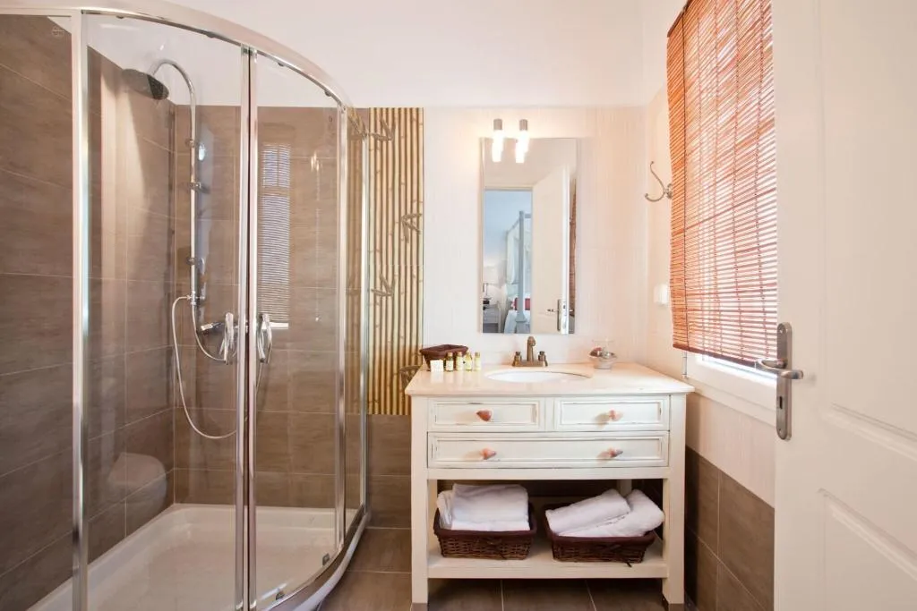 Room, Miland Suites, Santorini