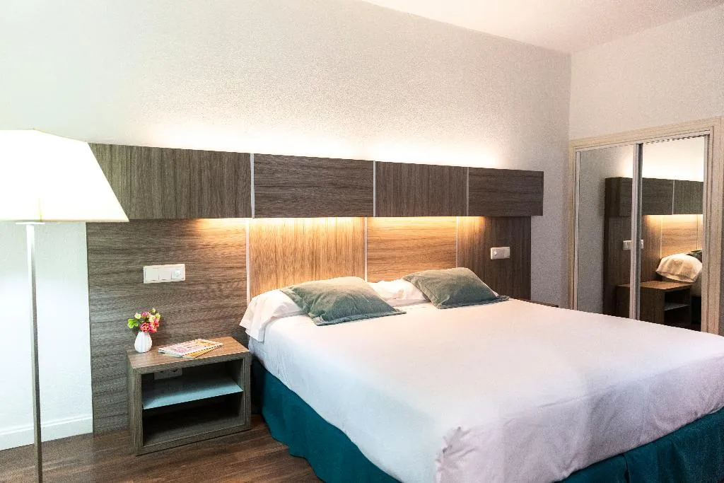 Room, Serrano, Madrid