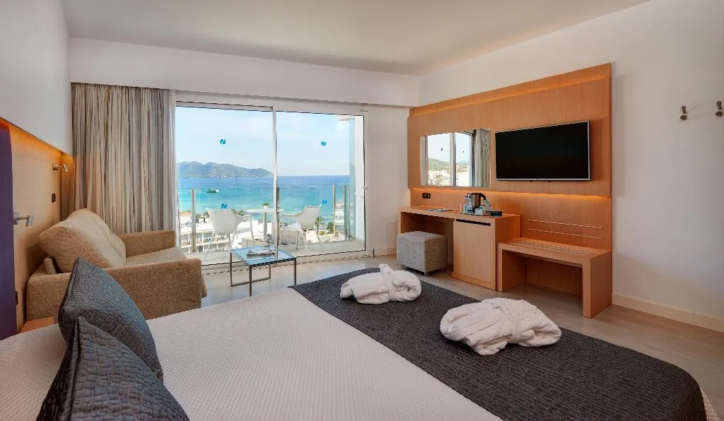 JUNIOR SUITE SIDE SEA VIEW Room, CM Playa del Moro, Majorca