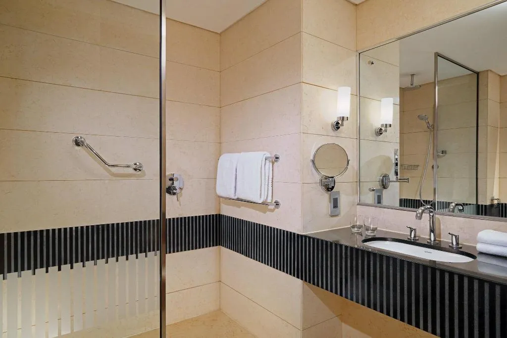 SINGLE CLUB Room, Le Meridien Cairo Airport, Cairo