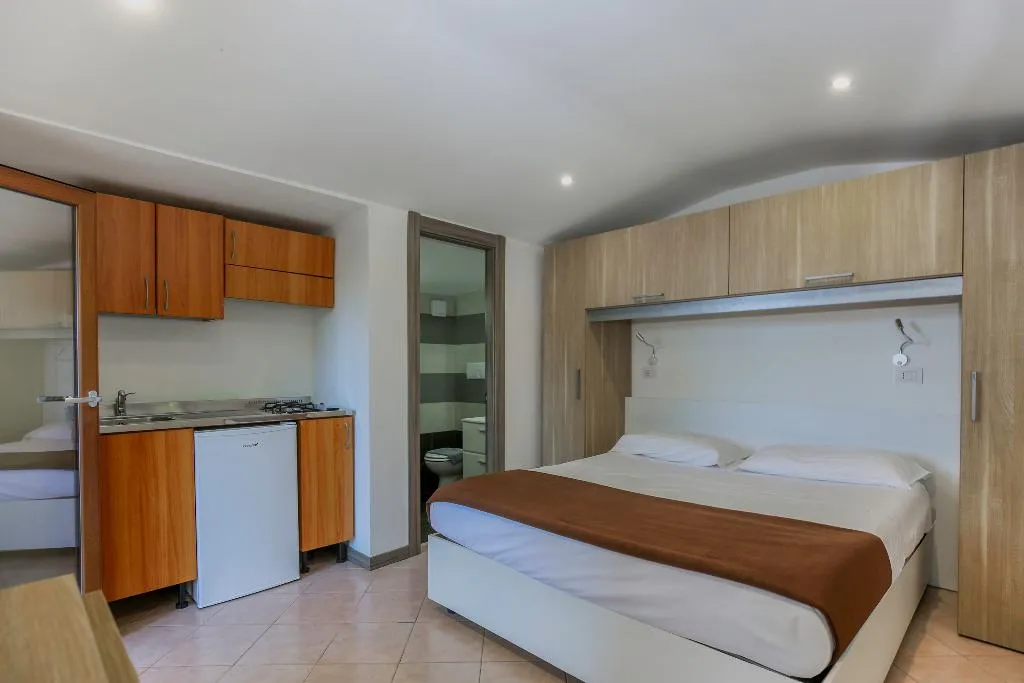 BUNGALOW STANDARD Room, Village Camping Santa Fortunata - Campogaio, Naples