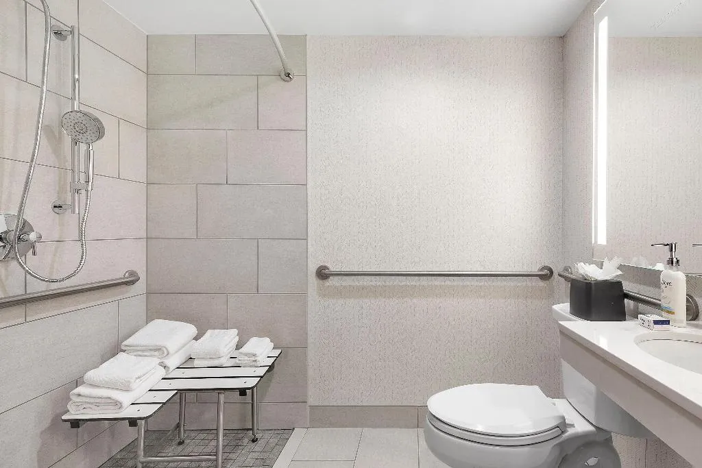 DOUBLE Accessible Room, Holiday Inn Manhattan 6th Ave - Chelsea, New York