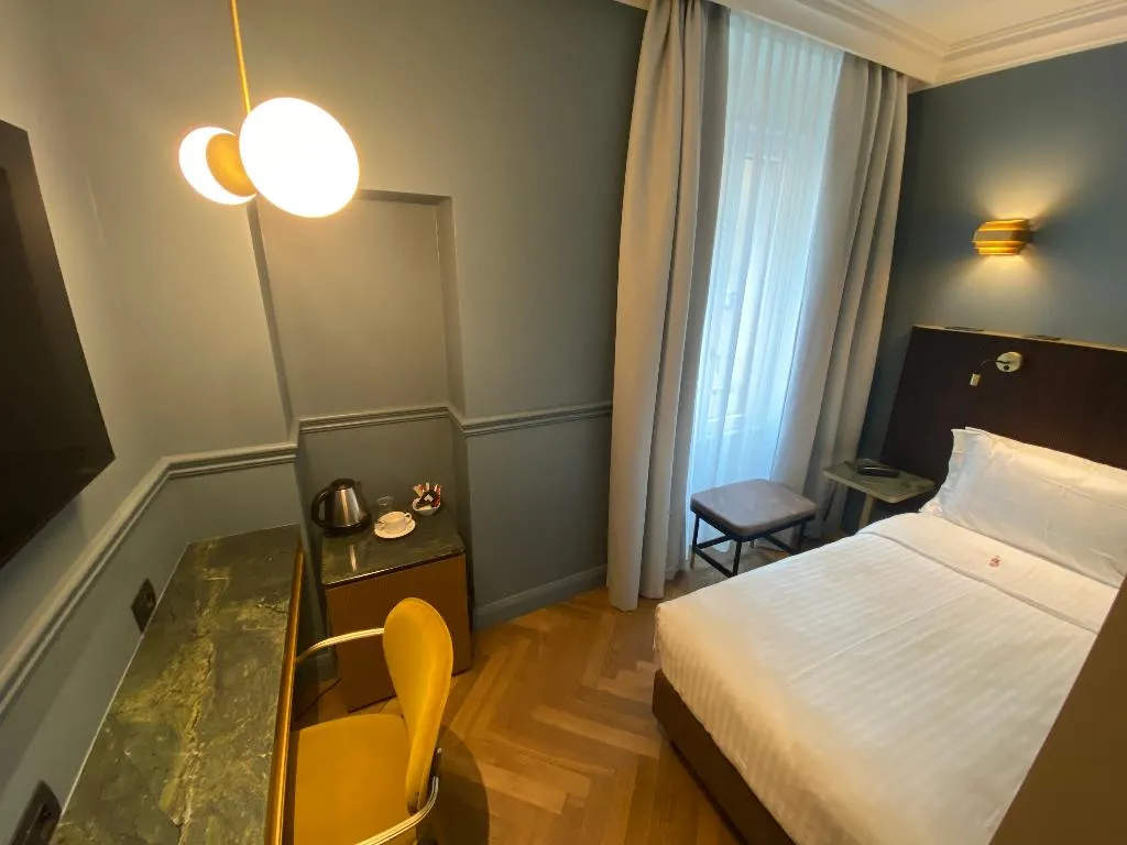 SINGLE DELUXE Room, Hotel Berna, Milan